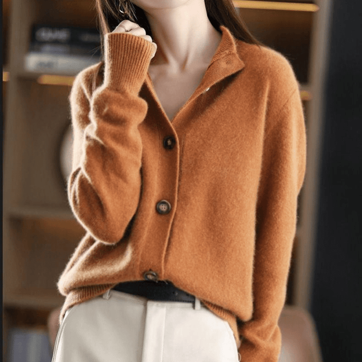 Polokrage Fuzzy Strikket Cardigan, Kneppet Front for kvinner